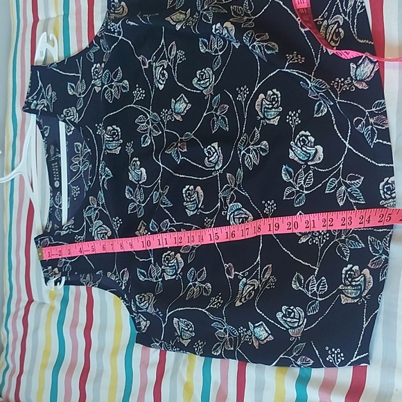 Maggie Barnes sleeveless blouse - Picture 6 of 7